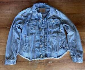 Cool girl denim BLANKNYC Distressed Raw Hem Denim Jacket Size M